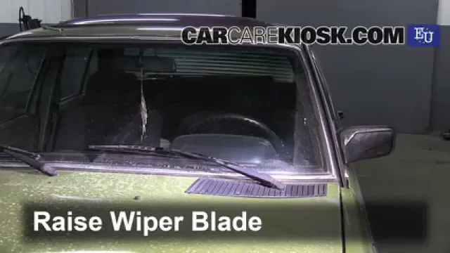 1983 Mercedes-Benz 200D 2.0L 4 Cyl. Diesel Escobillas de limpiaparabrisas delantero Cambiar escobillas de limpiaparabrisas